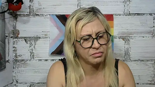 divahot08 online show from January 15, 10:05 pm