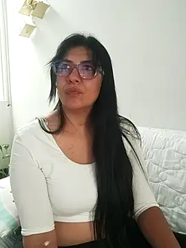 aisha latina online show from January 19, 3:30 pm