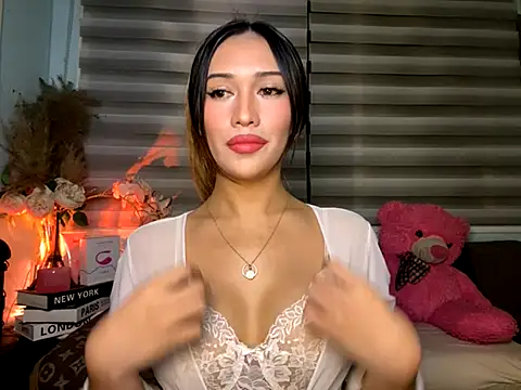 Jasmine Elcock online show from October 25, 8:05 pm