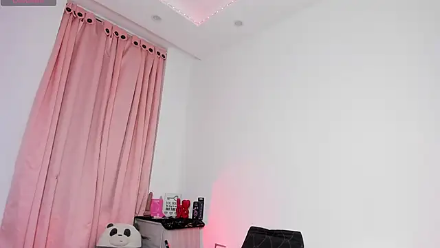 SophieRossi online show from March 9, 5:54 am