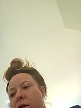 julimonroe online show from February 1, 9:02 pm