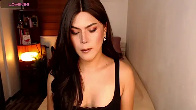 SweetieZeveey  online show from June 27, 10:49 pm