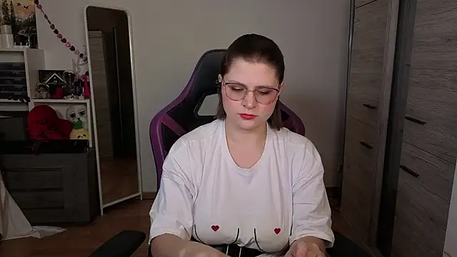 TinniAngel online show from February 8, 6:44 pm