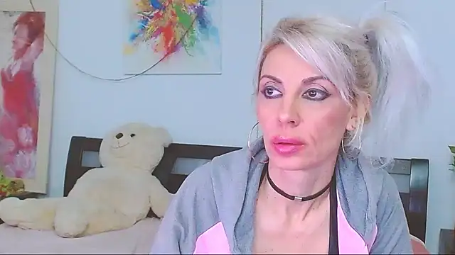 HoneyLara online show from January 12, 2:50 am