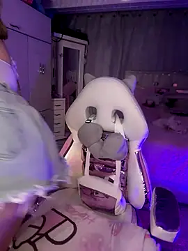 Sam Thompsoon  online show from December 19, 2:27 am