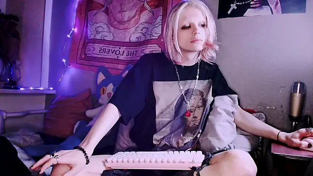 Alien Bella online show from January 15, 8:04 pm