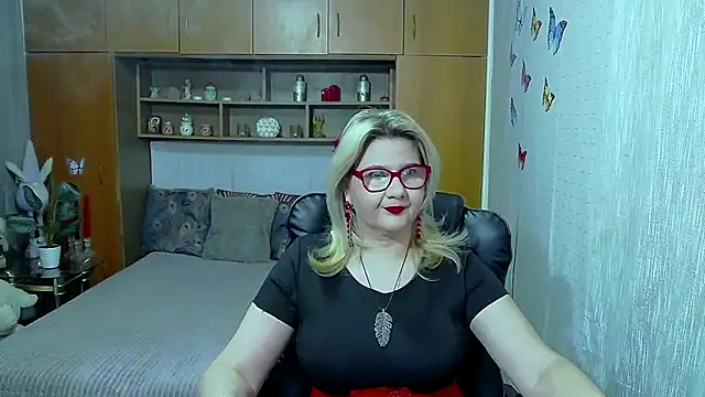 LucilleFenlys online show from March 12, 10:12 pm