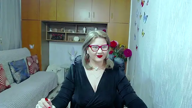 LucilleFenlys online show from October 20, 9:07 pm