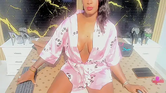 NahomyOwen online show from March 9, 12:30 pm