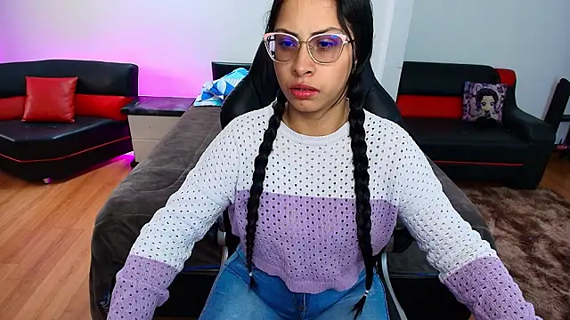 yesie hot online show from February 25, 1:42 pm