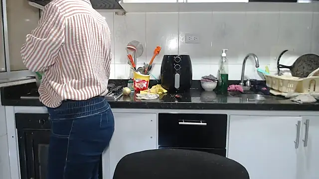 kateleyagrey online show from March 21, 10:26 pm