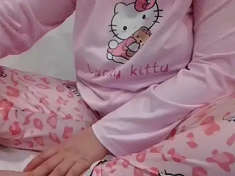 RealLittleRedRidingHood online show from October 13, 9:06 pm