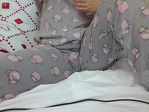 RealLittleRedRidingHood online show from January 15, 7:09 pm