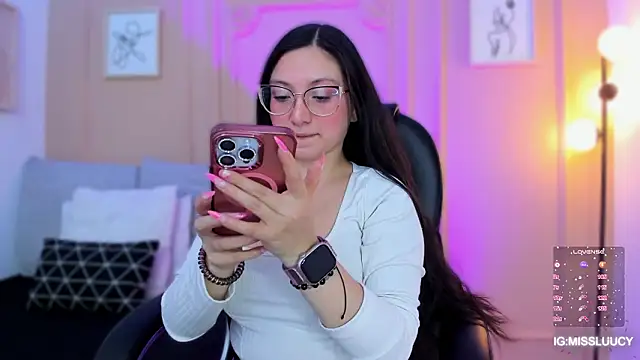 lucy neil online show from March 3, 2:39 am