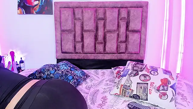 NaughtyAnaa online show from October 2, 7:52 pm