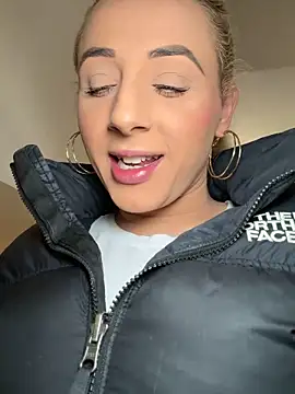 Strongqueen online show from November 9, 9:00 pm