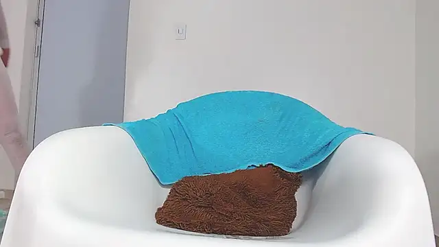 Upskirt Squirt96 online show from October 14, 1:57 pm