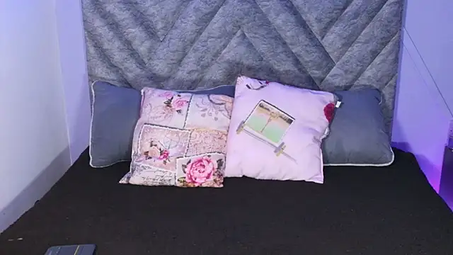 emmajohnss online show from November 20, 4:02 am