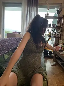 SuzieWanKenobi online show from September 21, 3:10 pm