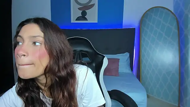 cora 22 online show from October 4, 1:06 pm