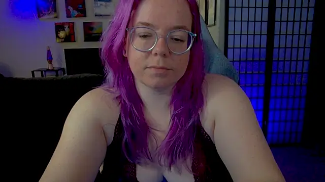 KiraSpitQueen online show from April 5, 3:49 am