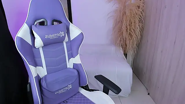 sofia henaok online show from November 6, 11:10 pm