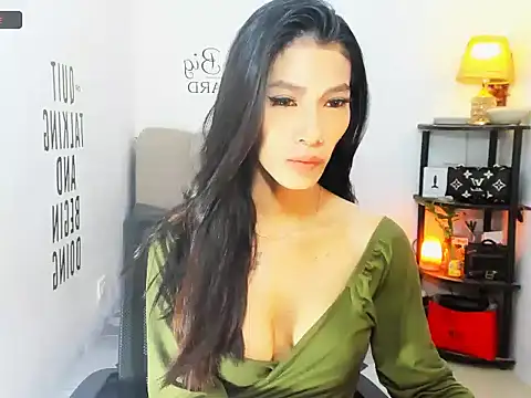 Trixie Mattel21 online show from April 12, 11:39 pm