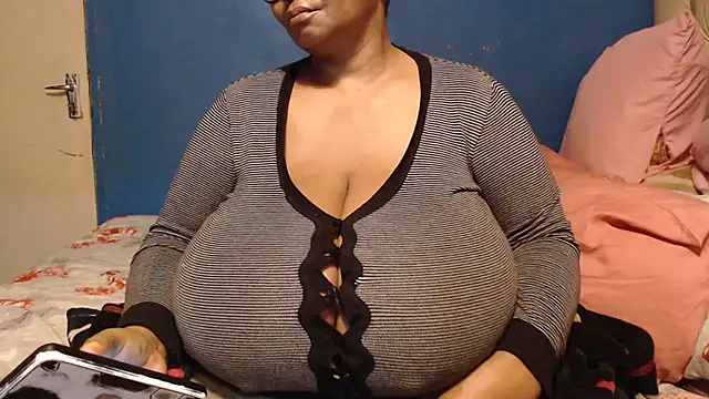 CUTEFIRMMELONSS online show from October 1, 3:44 am