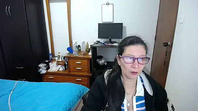 latin49 online show from September 30, 4:40 am