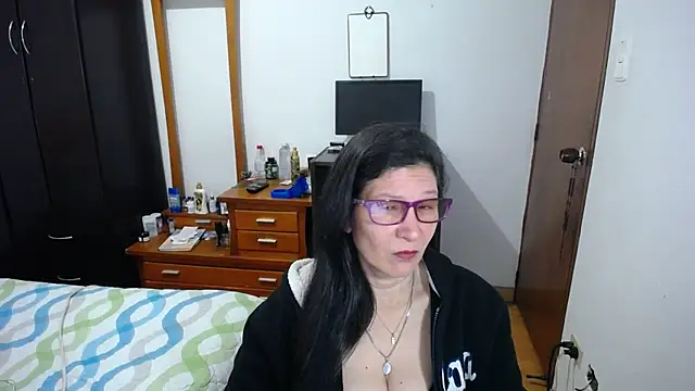 latin49 online show from September 27, 4:08 am