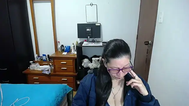 latin49 online show from October 15, 4:26 am