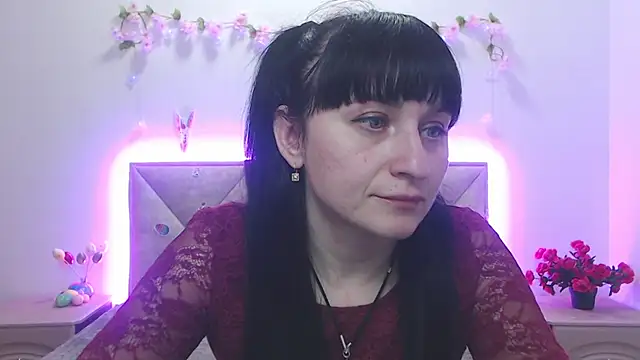 NinaFlawlees online show from April 16, 12:05 pm