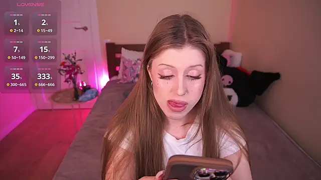 PenellopaRaw online show from November 21, 5:15 pm