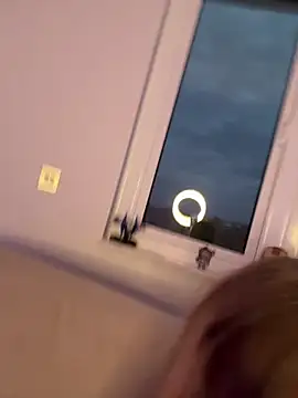 MileySummer online show from April 1, 4:15 pm