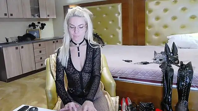 DomCaprisse online show from November 8, 11:04 am