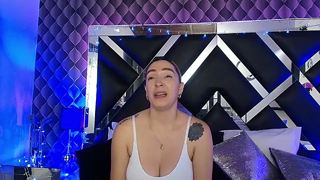 victoriaa lee  online show from April 20, 7:50 pm