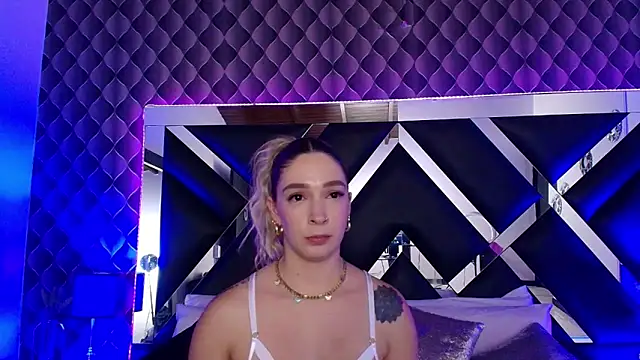 victoriaa lee  online show from September 14, 12:30 am