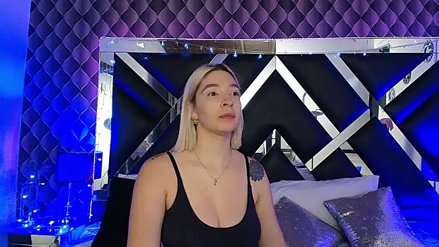 victoriaa lee  online show from March 31, 7:36 pm