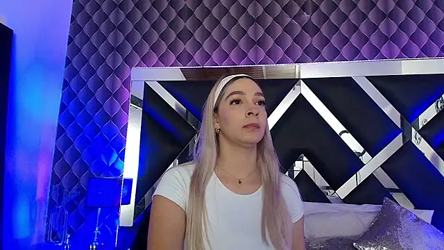 victoriaa lee  online show from November 24, 7:16 pm