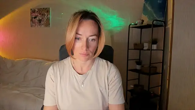 RebeccaMartinez online show from November 7, 8:31 am