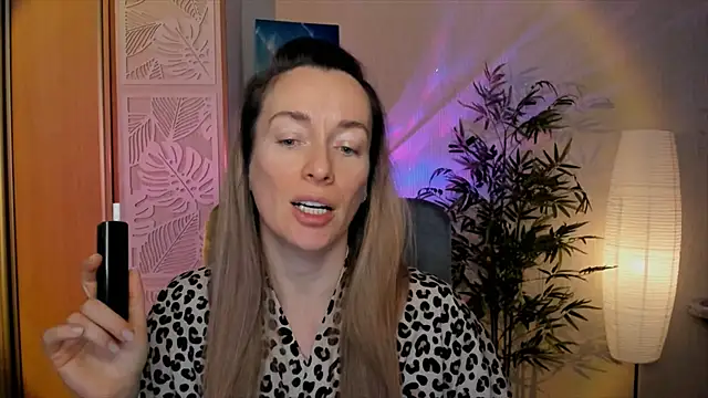 RebeccaMartinez online show from January 9, 7:24 am