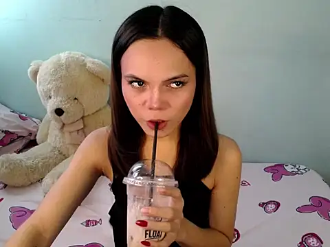 katie white online show from June 9, 5:51 am