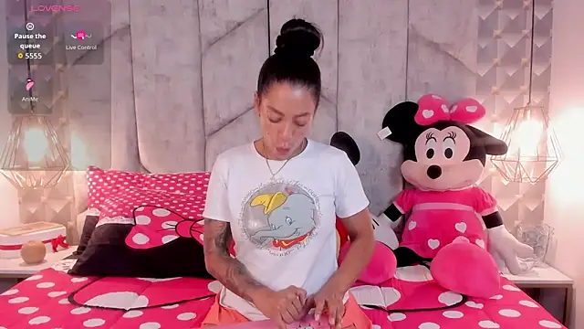 NiicolleMiller online show from October 8, 1:10 am