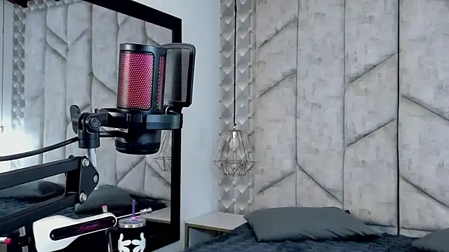 NiicolleMiller online show from November 8, 1:05 pm