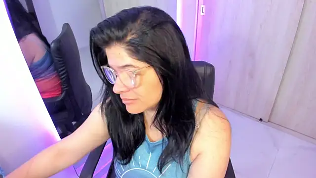 BellaFlaming online show from May 28, 10:35 am