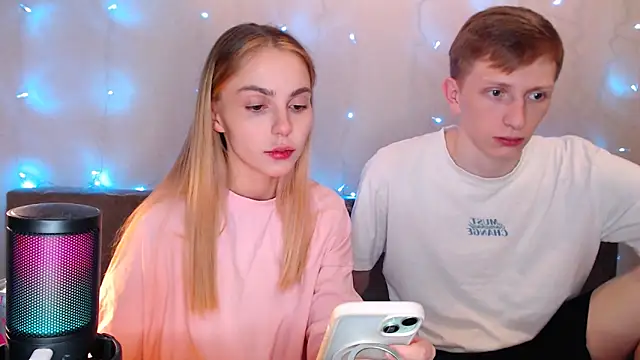 juliaanddima online show from October 5, 10:59 pm