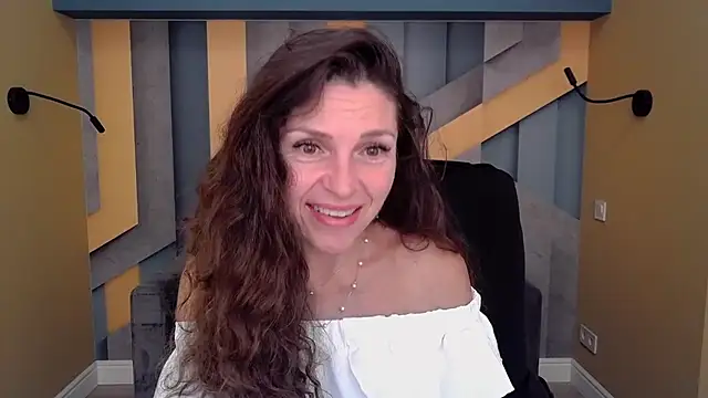 EllaLong online show from September 15, 11:40 am