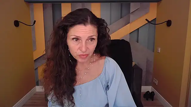 EllaLong online show from June 5, 11:49 am