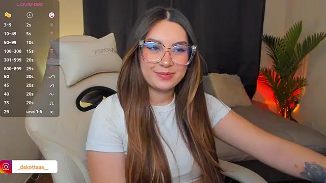 dakottaa  online show from April 9, 11:32 pm