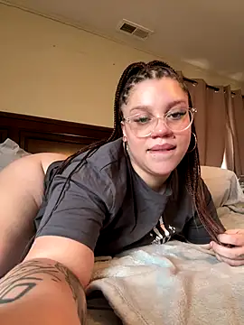 QueenNuttCollector online show from December 13, 7:53 pm